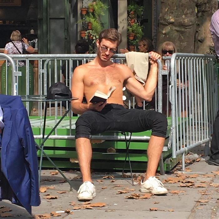 Instagram-Account-Shares-Hot-Dudes-Reading-Books