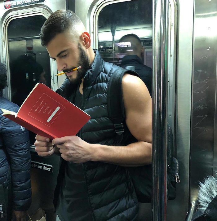 Instagram-Account-Shares-Hot-Dudes-Reading-Books