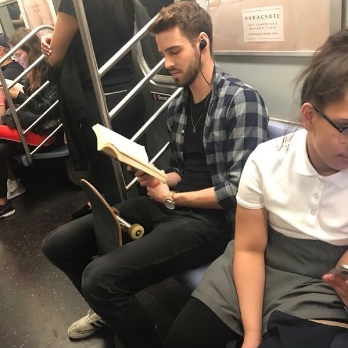 Instagram-Account-Shares-Hot-Dudes-Reading-Books