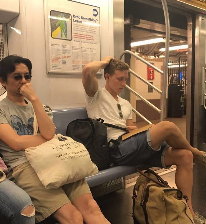 Instagram-Account-Shares-Hot-Dudes-Reading-Books