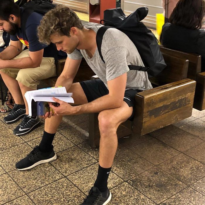 Instagram-Account-Shares-Hot-Dudes-Reading-Books