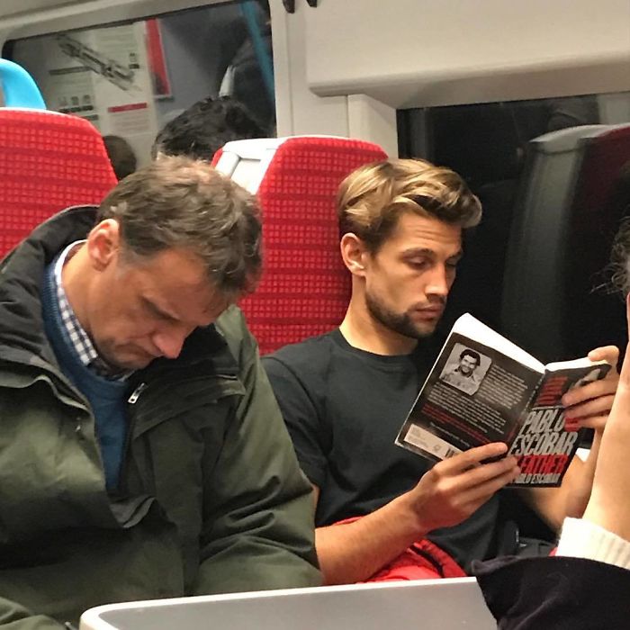 Instagram-Account-Shares-Hot-Dudes-Reading-Books