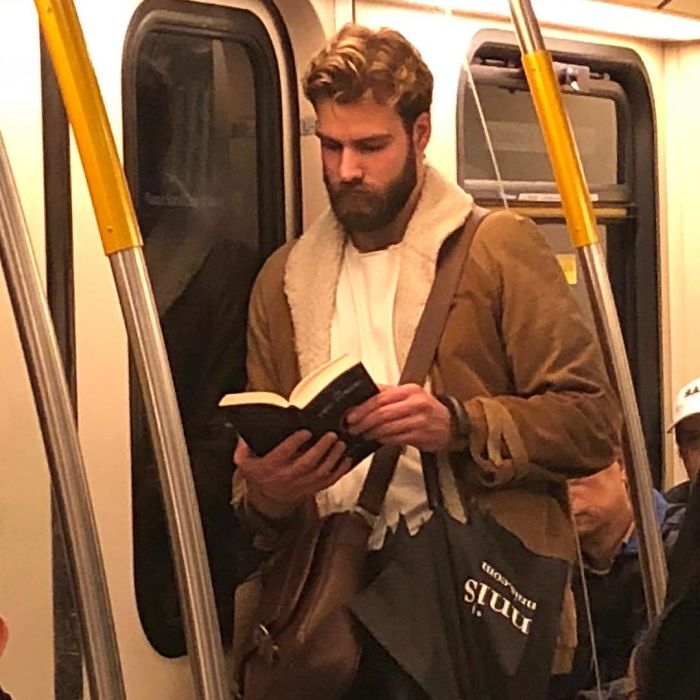 Instagram-Account-Shares-Hot-Dudes-Reading-Books