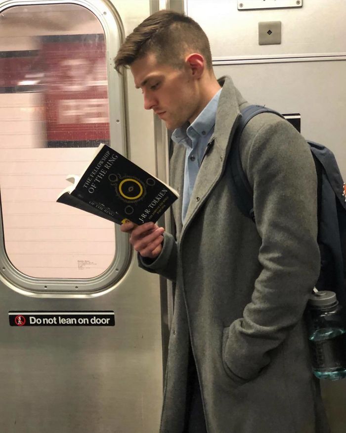 Instagram-Account-Shares-Hot-Dudes-Reading-Books