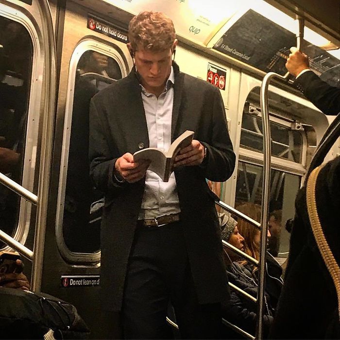 Instagram-Account-Shares-Hot-Dudes-Reading-Books