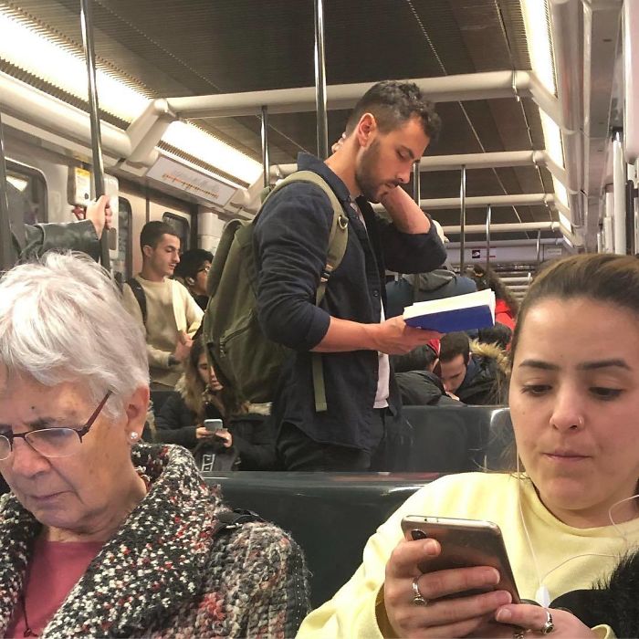 Instagram-Account-Shares-Hot-Dudes-Reading-Books