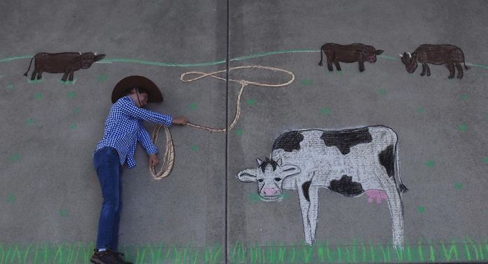 14-Year-Old-Daily-Chalk-Art-For-Her-Brother-So-He-Could-Travel