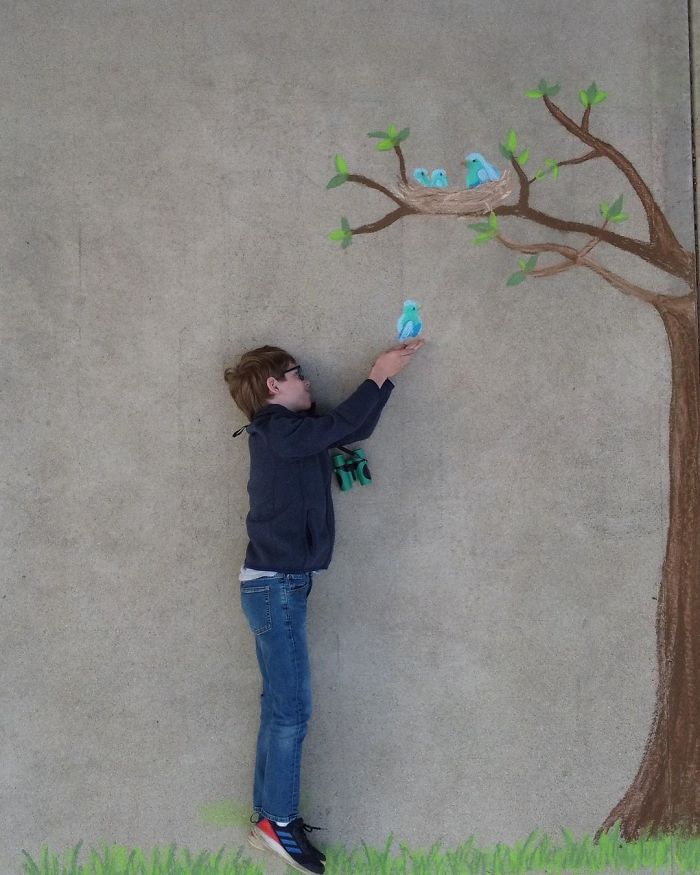 14-Year-Old-Daily-Chalk-Art-For-Her-Brother-So-He-Could-Travel