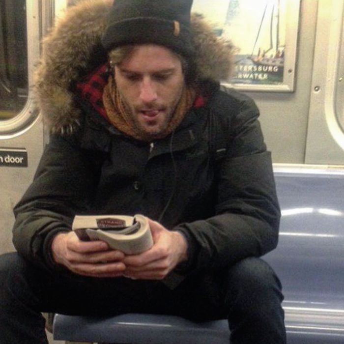 Instagram-Account-Shares-Hot-Dudes-Reading-Books