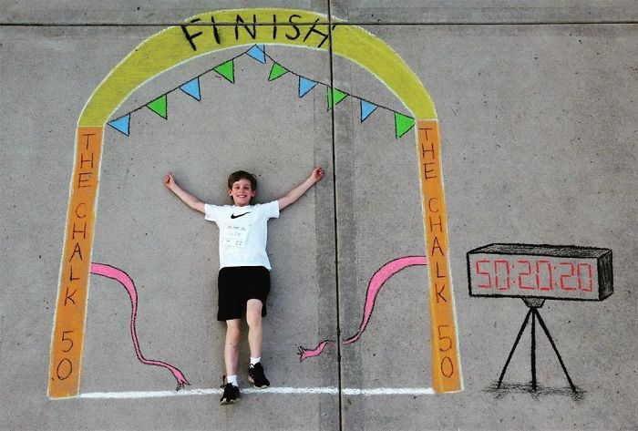 14-Year-Old-Daily-Chalk-Art-For-Her-Brother-So-He-Could-Travel