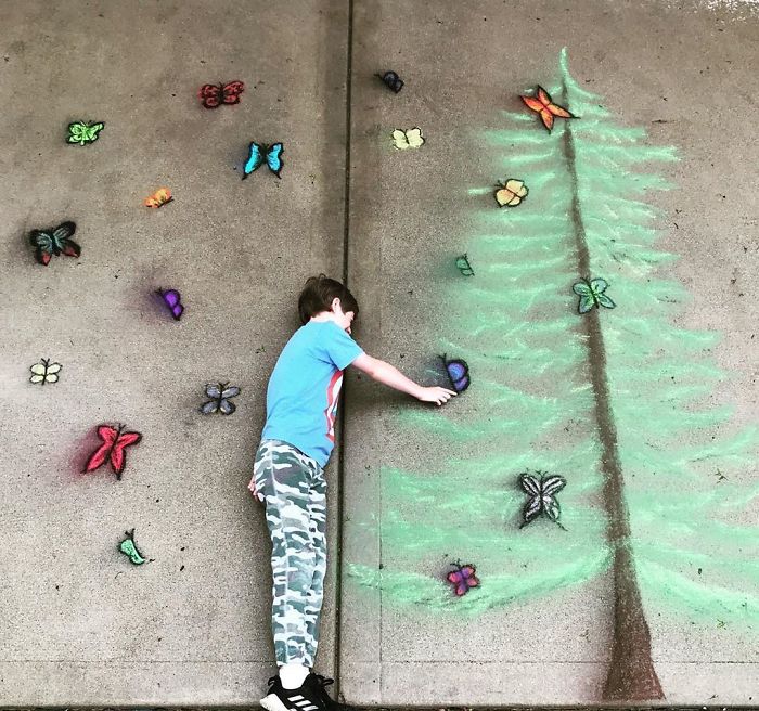 14-Year-Old-Daily-Chalk-Art-For-Her-Brother-So-He-Could-Travel