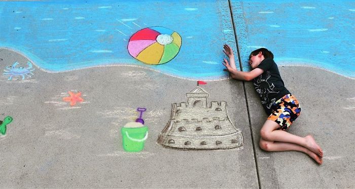 14-Year-Old-Daily-Chalk-Art-For-Her-Brother-So-He-Could-Travel