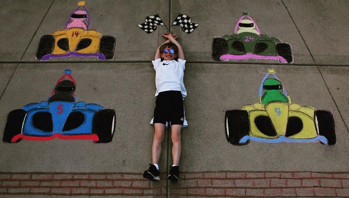 14-Year-Old-Daily-Chalk-Art-For-Her-Brother-So-He-Could-Travel