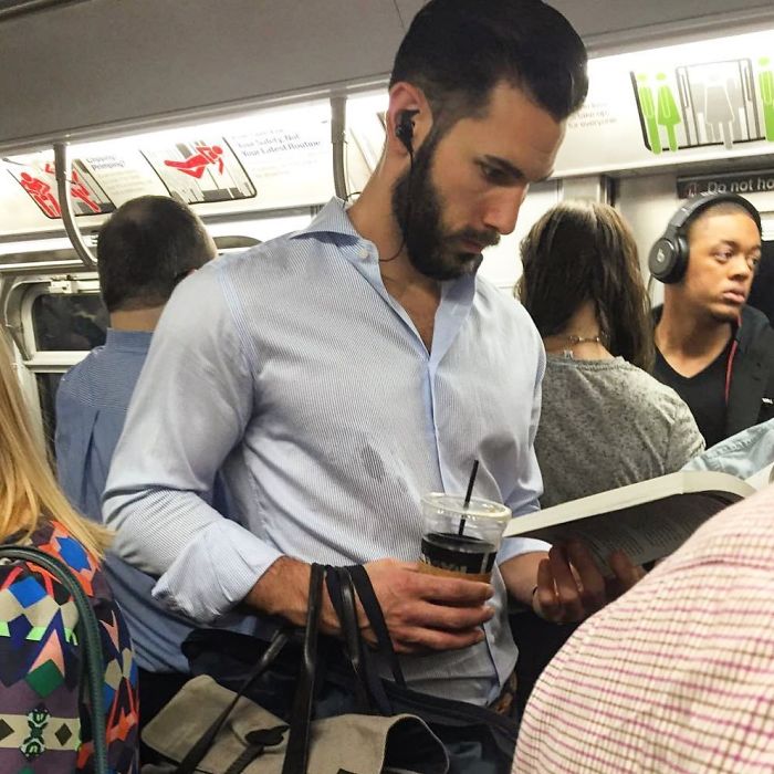 Instagram-Account-Shares-Hot-Dudes-Reading-Books