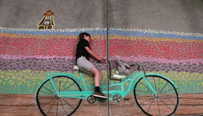 14-Year-Old-Daily-Chalk-Art-For-Her-Brother-So-He-Could-Travel