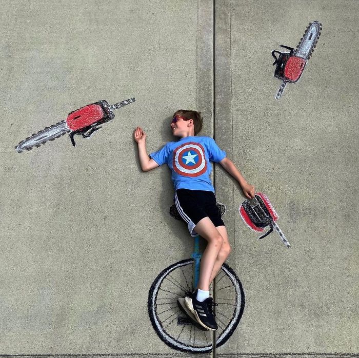 14-Year-Old-Daily-Chalk-Art-For-Her-Brother-So-He-Could-Travel