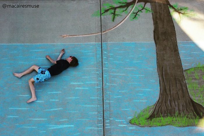 14-Year-Old-Daily-Chalk-Art-For-Her-Brother-So-He-Could-Travel