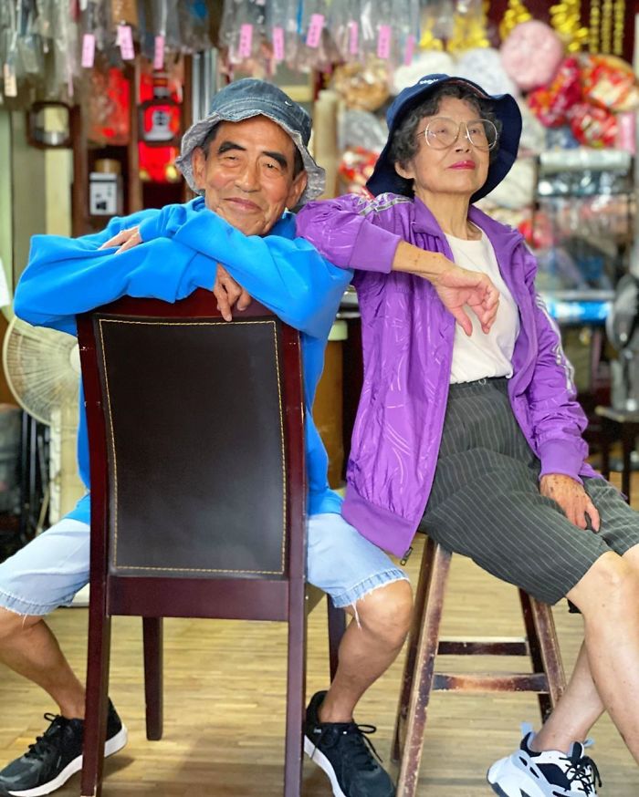 Senior Couple Poses With Clothes That Their Clients Didn't Collect And The Pics Just Radiate Absolute Class And Style (15 Pics) Senior Couple Poses With Clothes That Their Clients Didn't Collect And The Pics Just Radiate Absolute Class And Style (15 Pics)