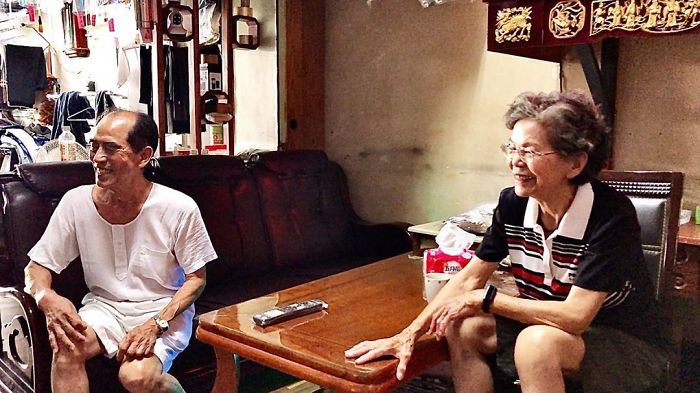 Senior Couple Poses With Clothes That Their Clients Didn't Collect And The Pics Just Radiate Absolute Class And Style (15 Pics) Senior Couple Poses With Clothes That Their Clients Didn't Collect And The Pics Just Radiate Absolute Class And Style (15 Pics)