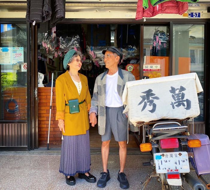 Senior Couple Poses With Clothes That Their Clients Didn't Collect And The Pics Just Radiate Absolute Class And Style (15 Pics) Senior Couple Poses With Clothes That Their Clients Didn't Collect And The Pics Just Radiate Absolute Class And Style (15 Pics)