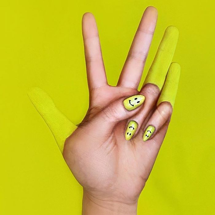 Chinese Artist Paints Food Impressively On Her Body