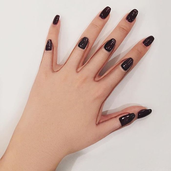 Chinese Artist Paints Food Impressively On Her Body