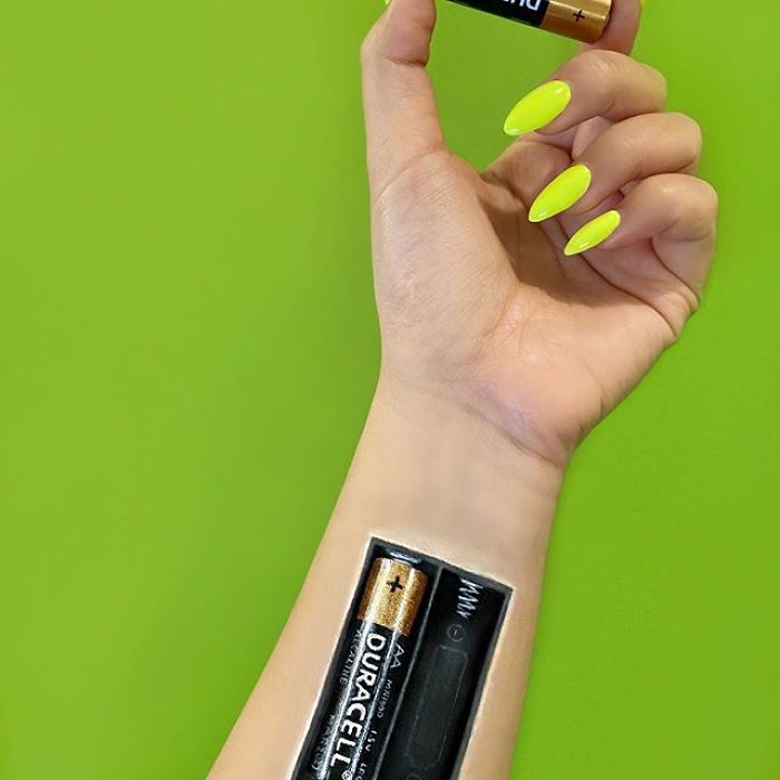 Chinese Artist Paints Food Impressively On Her Body