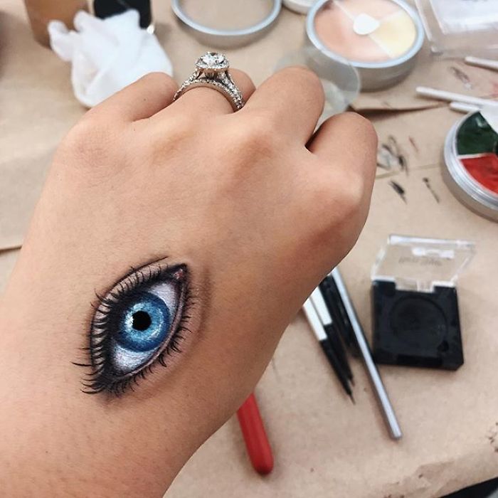 Chinese Artist Paints Food Impressively On Her Body