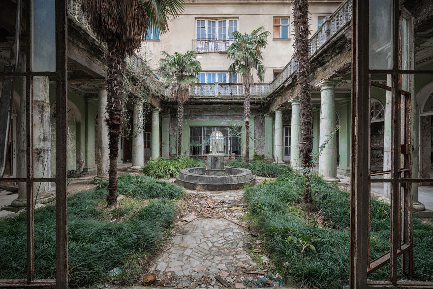 I Photographed This Amazing Abandoned Hotel I Photographed This Amazing Abandoned Hotel