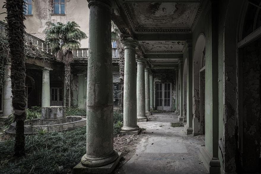 I Photographed This Amazing Abandoned Hotel I Photographed This Amazing Abandoned Hotel