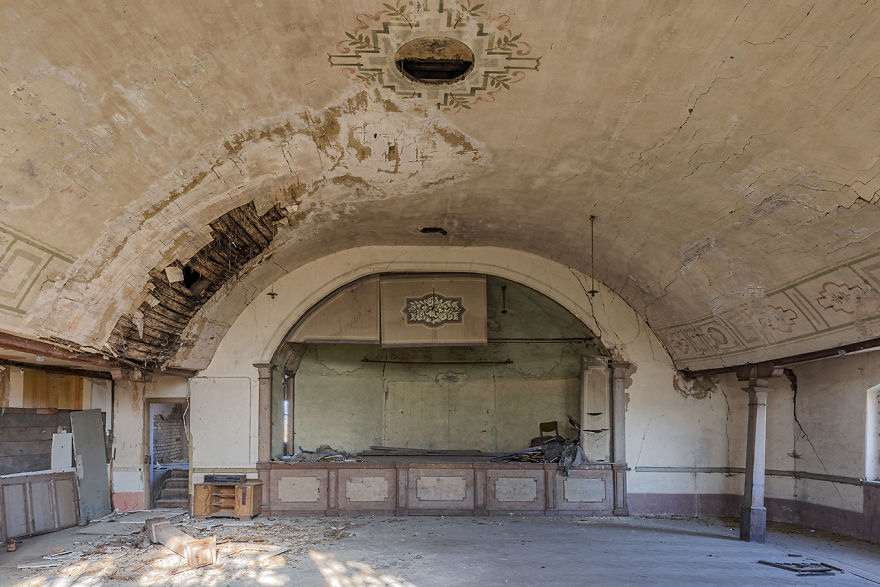 On What Foot To Dance?