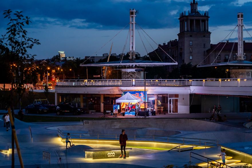 These People Sat For 45 Hours To Win Plane Tickets To Paris These People Sat For 45 Hours To Win Plane Tickets To Paris