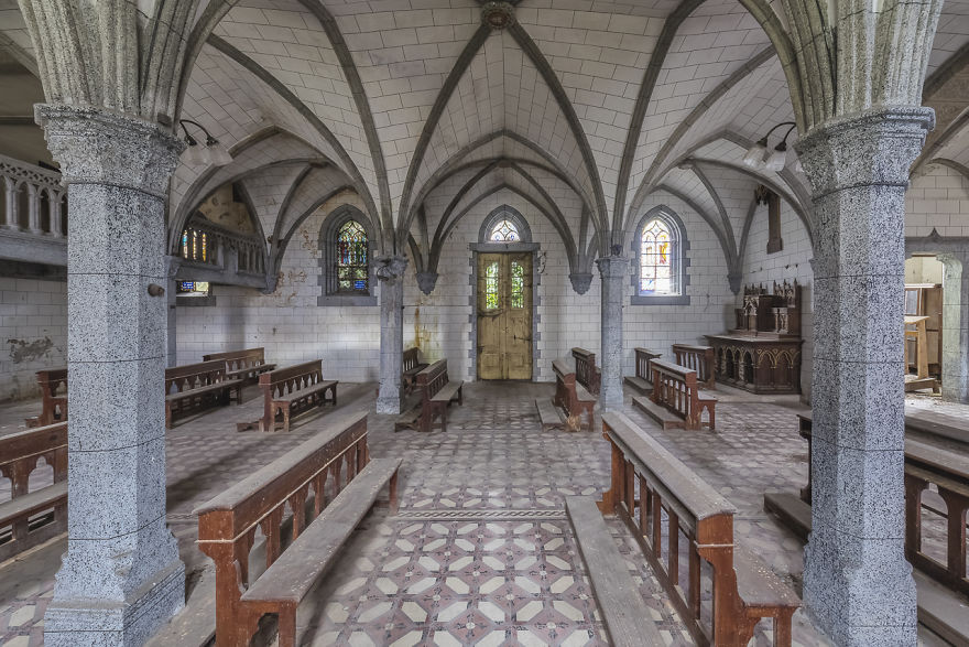 I Photographed 33 Shades Of Grey In 20th-Century Chapel In Portugal I Photographed 33 Shades Of Grey In 20th-Century Chapel In Portugal