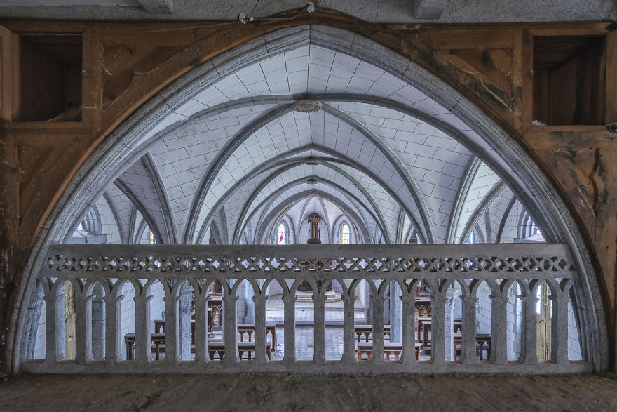 I Photographed 33 Shades Of Grey In 20th-Century Chapel In Portugal I Photographed 33 Shades Of Grey In 20th-Century Chapel In Portugal