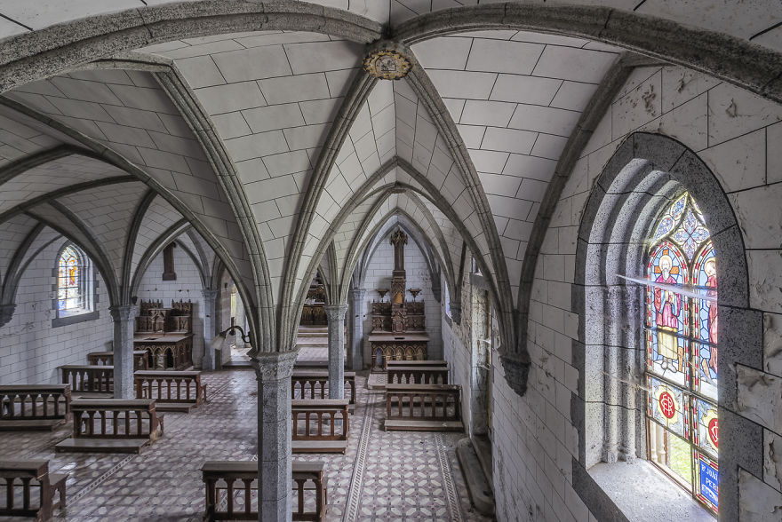 I Photographed 33 Shades Of Grey In 20th-Century Chapel In Portugal