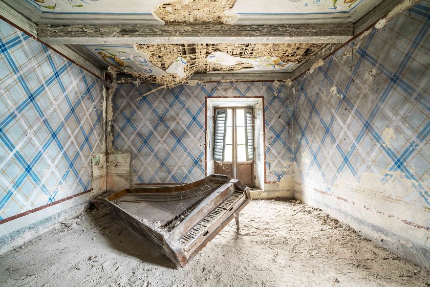 I Spent Over 10 Years Photographing Abandoned Pianos And Here Are The Best Photos I Took In Italy (9 Pics) I Spent Over 10 Years Photographing Abandoned Pianos And Here Are The Best Photos I Took In Italy (9 Pics)