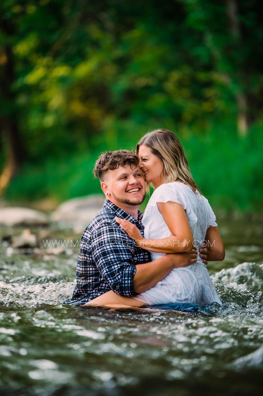 A Couple Who Had Just Met Gets Photographed On Their Blind Date, Goes Viral Because Of The Chemistry They Share A Couple Who Had Just Met Gets Photographed On Their Blind Date, Goes Viral Because Of The Chemistry They Share