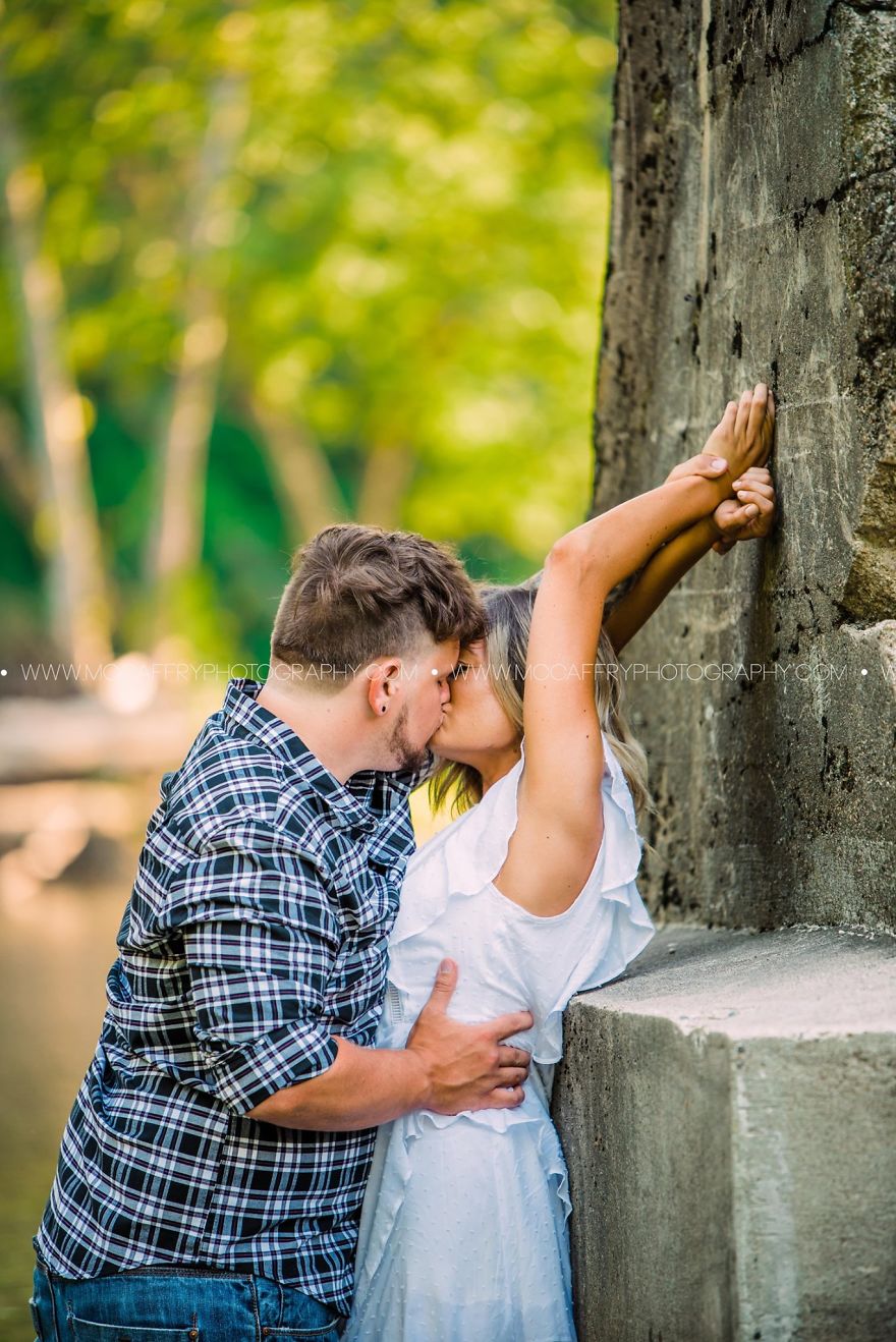 A Couple Who Had Just Met Gets Photographed On Their Blind Date, Goes Viral Because Of The Chemistry They Share A Couple Who Had Just Met Gets Photographed On Their Blind Date, Goes Viral Because Of The Chemistry They Share