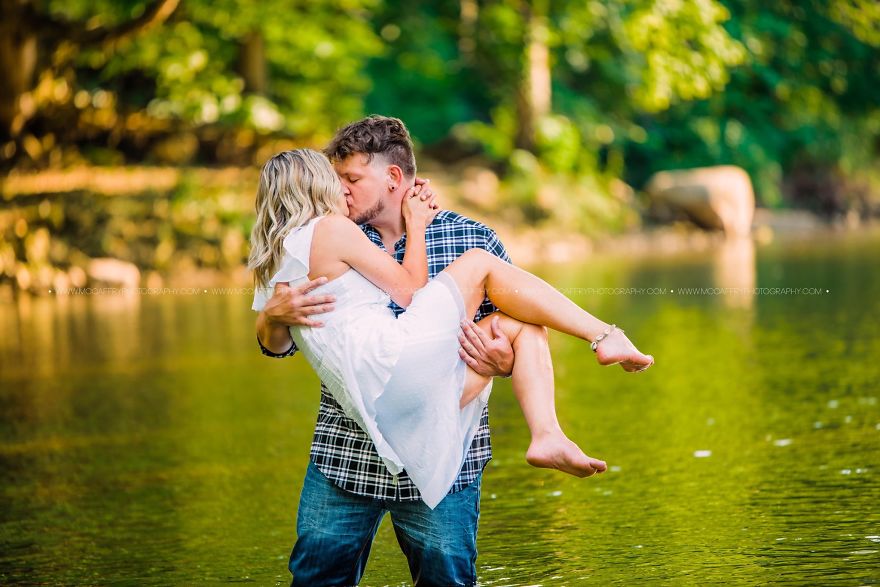A Couple Who Had Just Met Gets Photographed On Their Blind Date, Goes Viral Because Of The Chemistry They Share A Couple Who Had Just Met Gets Photographed On Their Blind Date, Goes Viral Because Of The Chemistry They Share