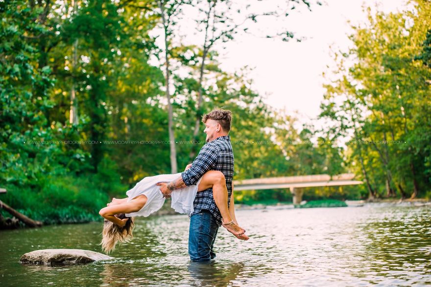 A Couple Who Had Just Met Gets Photographed On Their Blind Date, Goes Viral Because Of The Chemistry They Share A Couple Who Had Just Met Gets Photographed On Their Blind Date, Goes Viral Because Of The Chemistry They Share