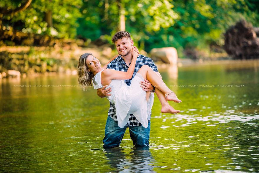 A Couple Who Had Just Met Gets Photographed On Their Blind Date, Goes Viral Because Of The Chemistry They Share A Couple Who Had Just Met Gets Photographed On Their Blind Date, Goes Viral Because Of The Chemistry They Share