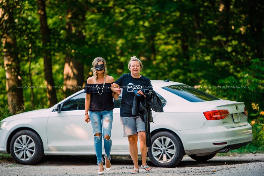 A Couple Who Had Just Met Gets Photographed On Their Blind Date, Goes Viral Because Of The Chemistry They Share A Couple Who Had Just Met Gets Photographed On Their Blind Date, Goes Viral Because Of The Chemistry They Share
