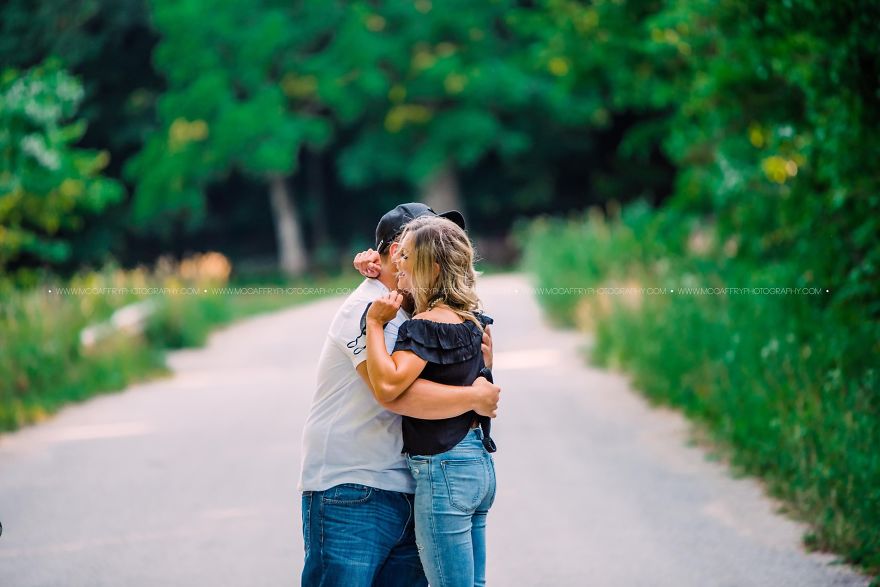 A Couple Who Had Just Met Gets Photographed On Their Blind Date, Goes Viral Because Of The Chemistry They Share A Couple Who Had Just Met Gets Photographed On Their Blind Date, Goes Viral Because Of The Chemistry They Share