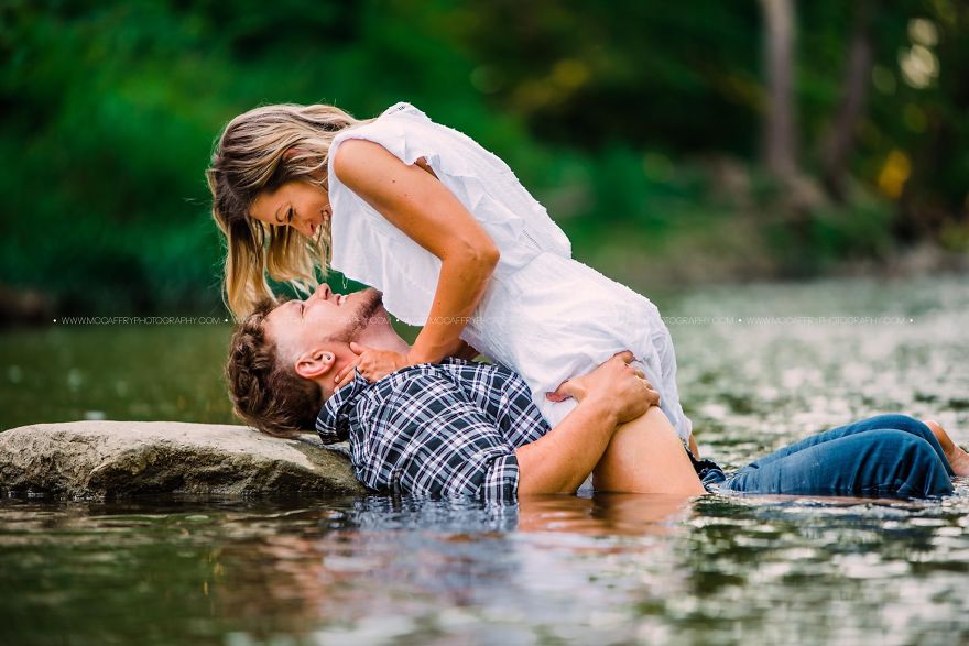 A Couple Who Had Just Met Gets Photographed On Their Blind Date, Goes Viral Because Of The Chemistry They Share A Couple Who Had Just Met Gets Photographed On Their Blind Date, Goes Viral Because Of The Chemistry They Share