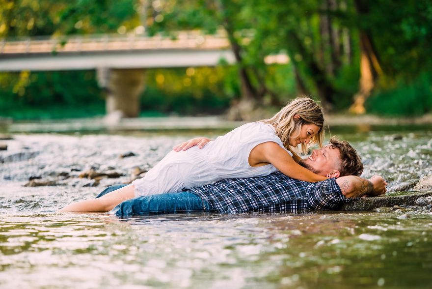 A Couple Who Had Just Met Gets Photographed On Their Blind Date, Goes Viral Because Of The Chemistry They Share A Couple Who Had Just Met Gets Photographed On Their Blind Date, Goes Viral Because Of The Chemistry They Share