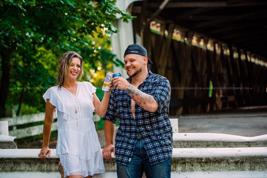 A Couple Who Had Just Met Gets Photographed On Their Blind Date, Goes Viral Because Of The Chemistry They Share A Couple Who Had Just Met Gets Photographed On Their Blind Date, Goes Viral Because Of The Chemistry They Share