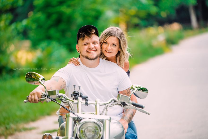 A Couple Who Had Just Met Gets Photographed On Their Blind Date, Goes Viral Because Of The Chemistry They Share A Couple Who Had Just Met Gets Photographed On Their Blind Date, Goes Viral Because Of The Chemistry They Share