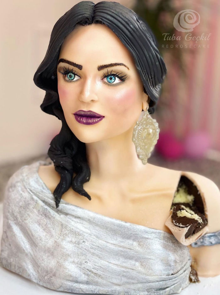 Woman Makes Hyper-Realistic Cakes That Look More Like Works Of Art