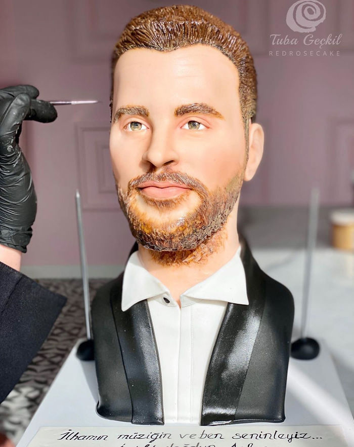 Woman Makes Hyper-Realistic Cakes That Look More Like Works Of Art