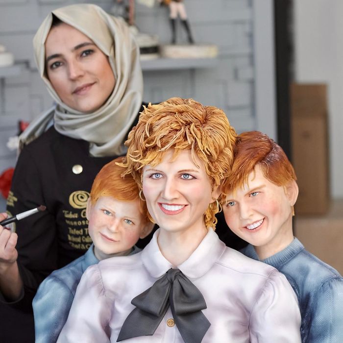 Woman Makes Hyper-Realistic Cakes That Look More Like Works Of Art